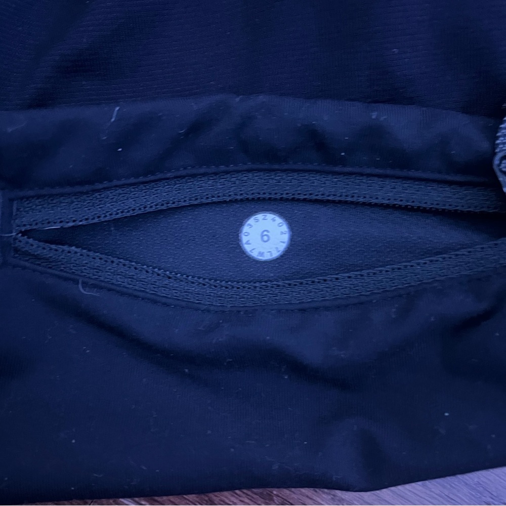 Lululemon speeds up shorts - Picture 3 of 5